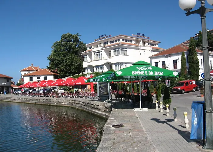 De Lux Apartments Kosta Center